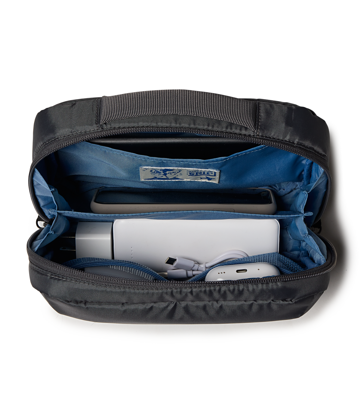 26-checked-luggage-tech-organizer-smokey-grit-set-l5 JS0A86EVDMX-DET3.png
